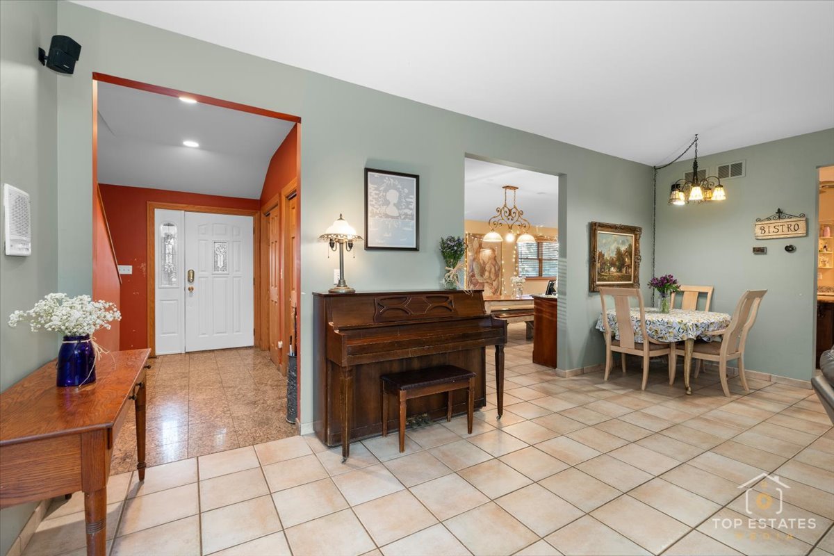 2 Marberry Drive, Prospect Heights, IL 60070