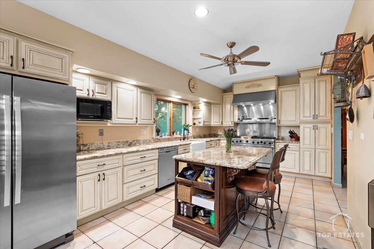 2 Marberry Drive, Prospect Heights, IL 60070