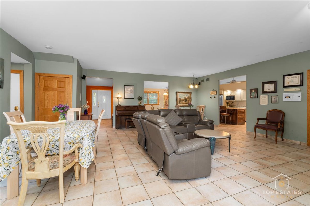 2 Marberry Drive, Prospect Heights, IL 60070