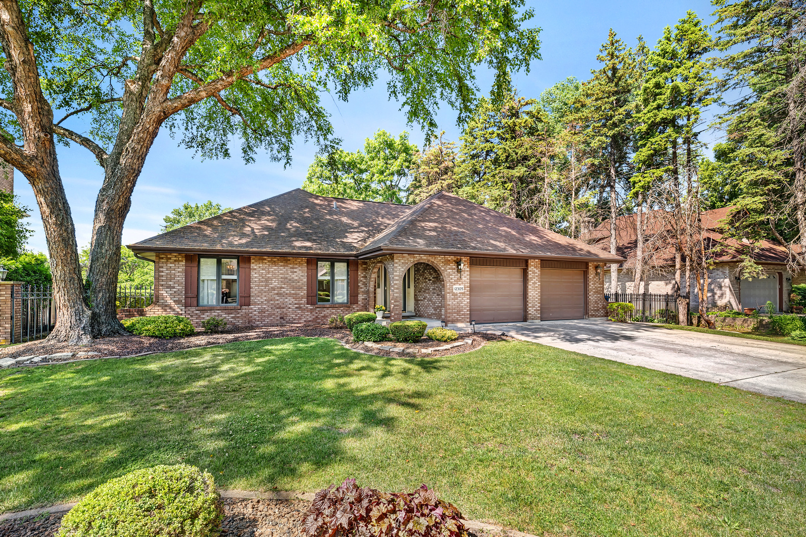 12305 S Spruce Court, Palos Heights, IL 60463