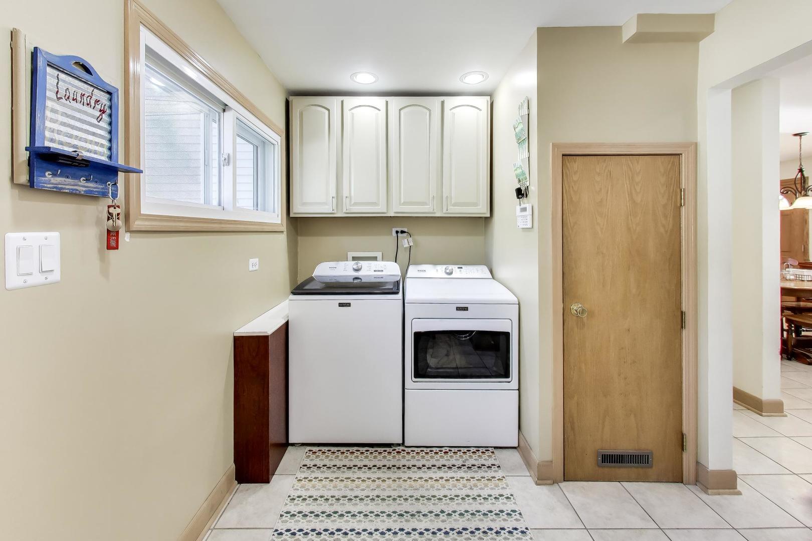 2825 Eisenhower Drive, Des Plaines, IL 60018