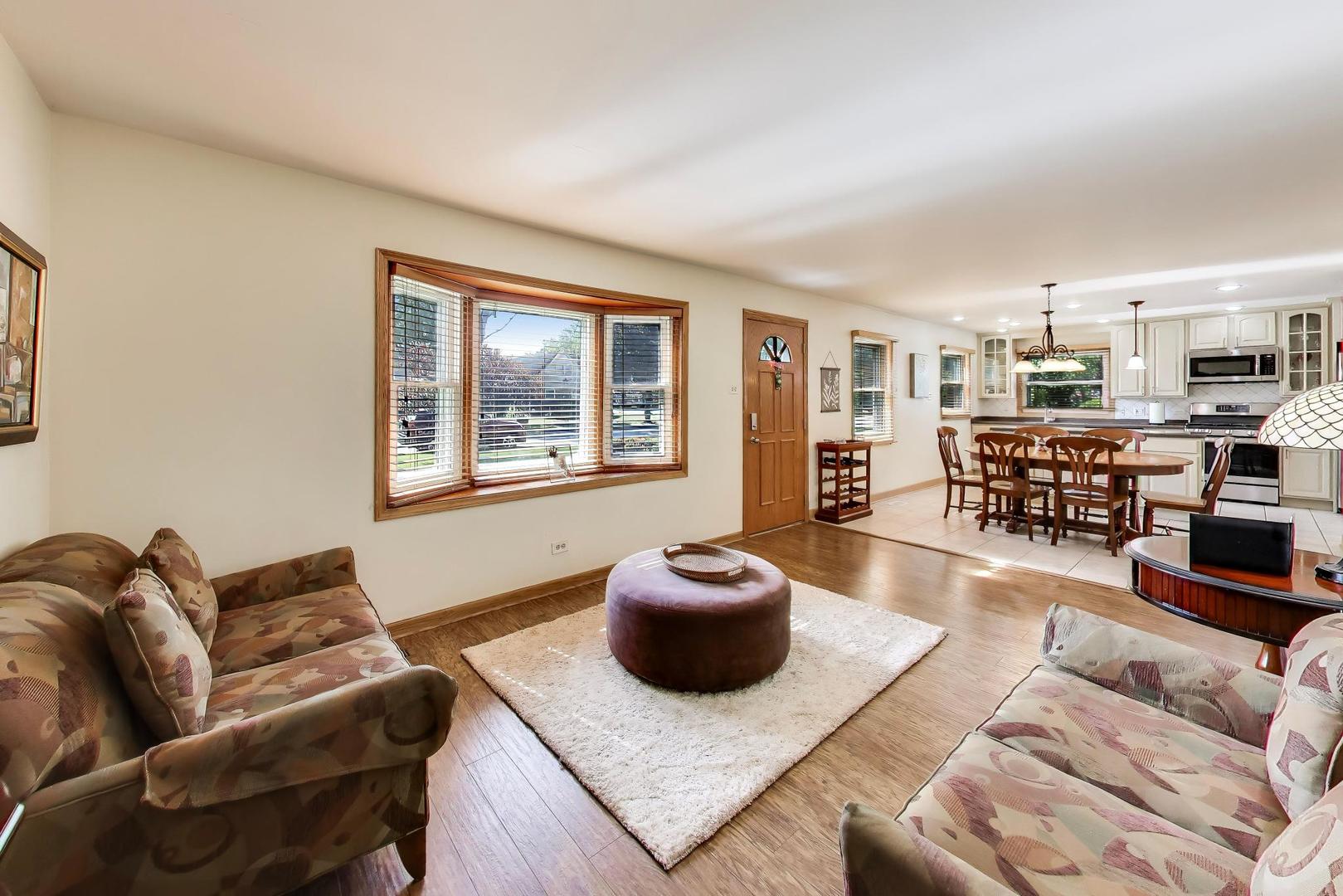 2825 Eisenhower Drive, Des Plaines, IL 60018