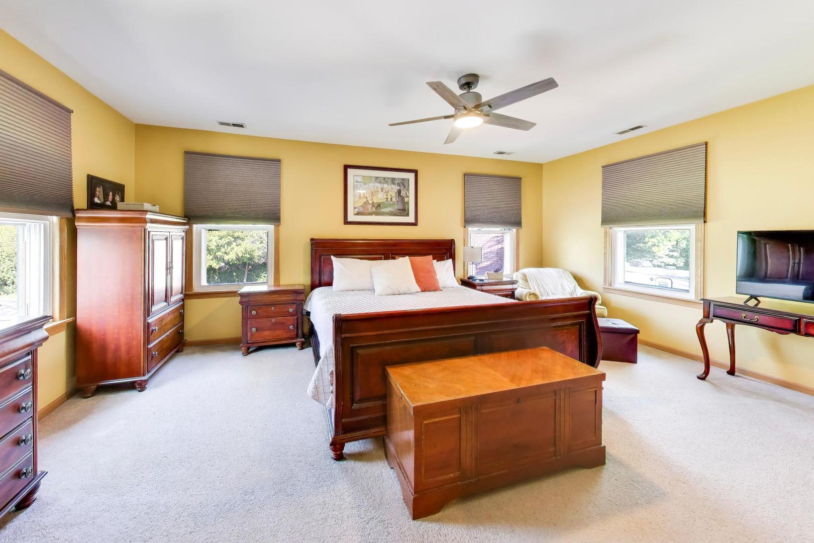 2825 Eisenhower Drive, Des Plaines, IL 60018