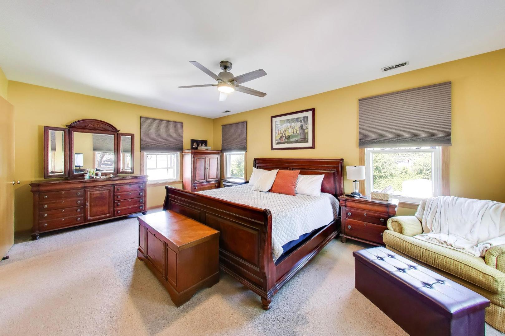 2825 Eisenhower Drive, Des Plaines, IL 60018
