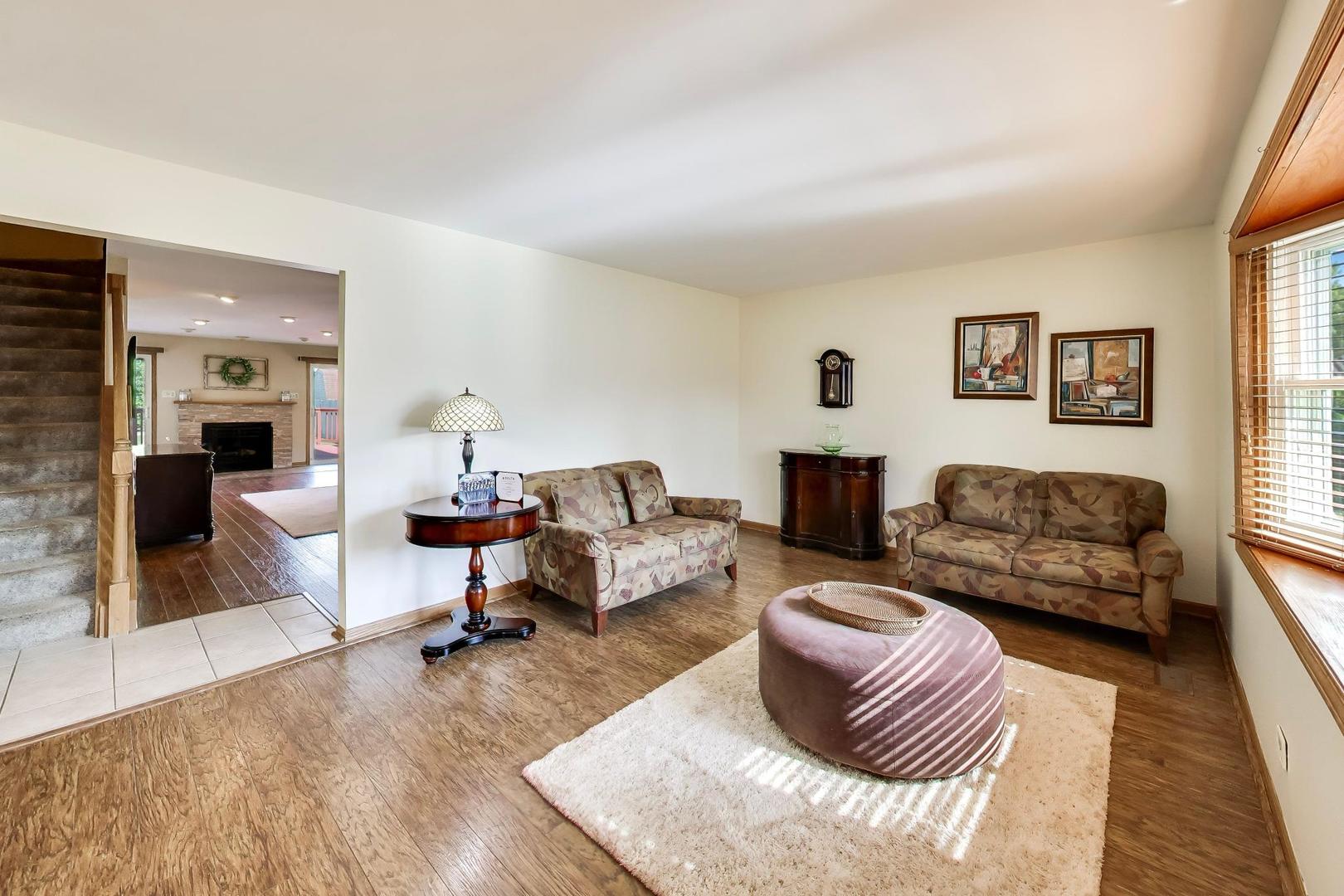 2825 Eisenhower Drive, Des Plaines, IL 60018