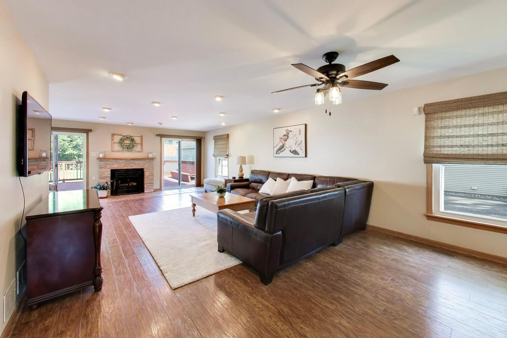 2825 Eisenhower Drive, Des Plaines, IL 60018