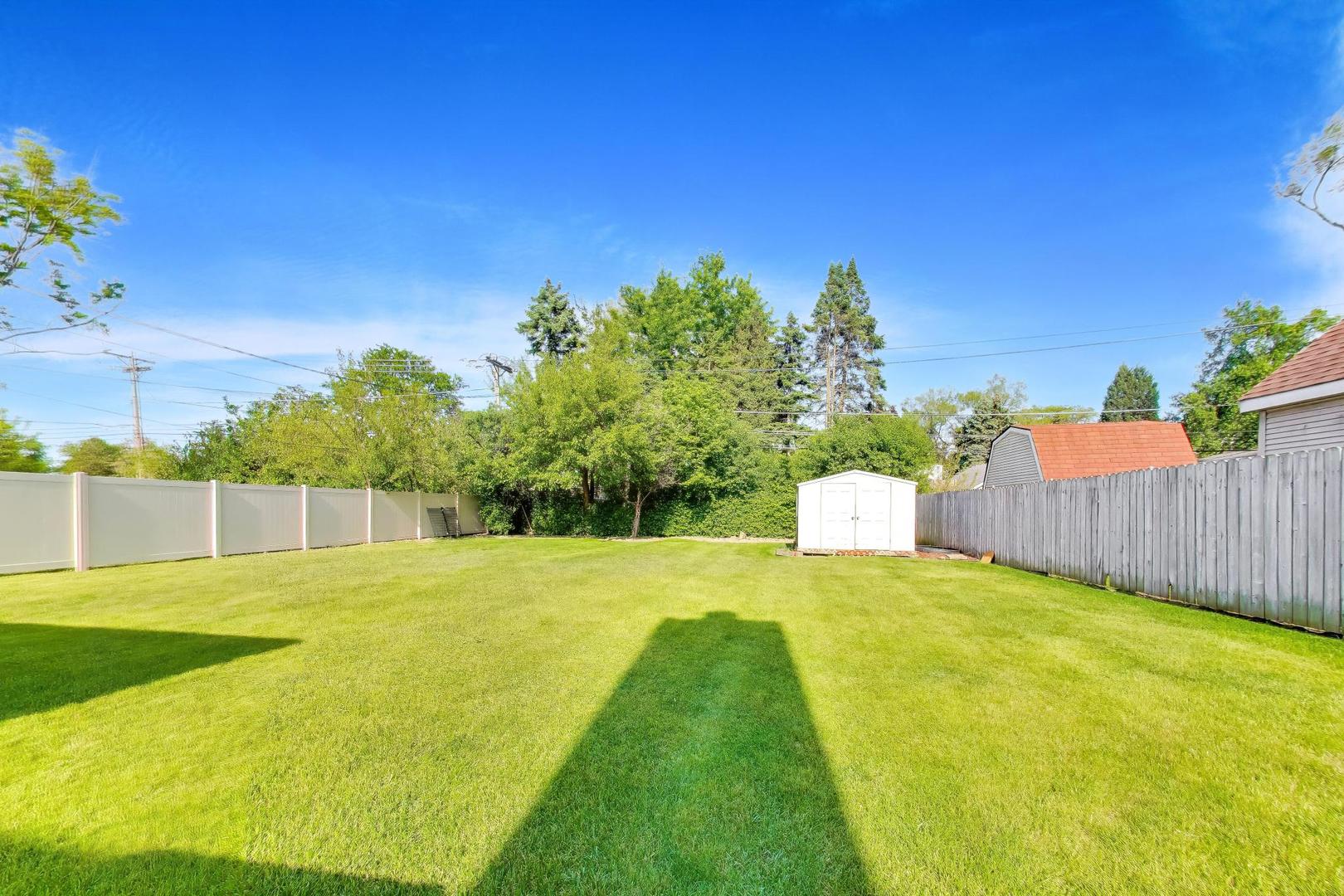 2825 Eisenhower Drive, Des Plaines, IL 60018