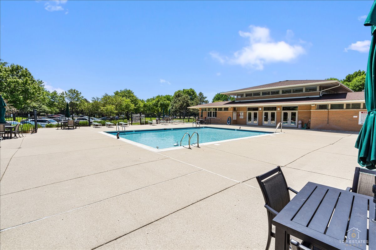 740 Creekside Drive #509, Mount Prospect, IL 60056