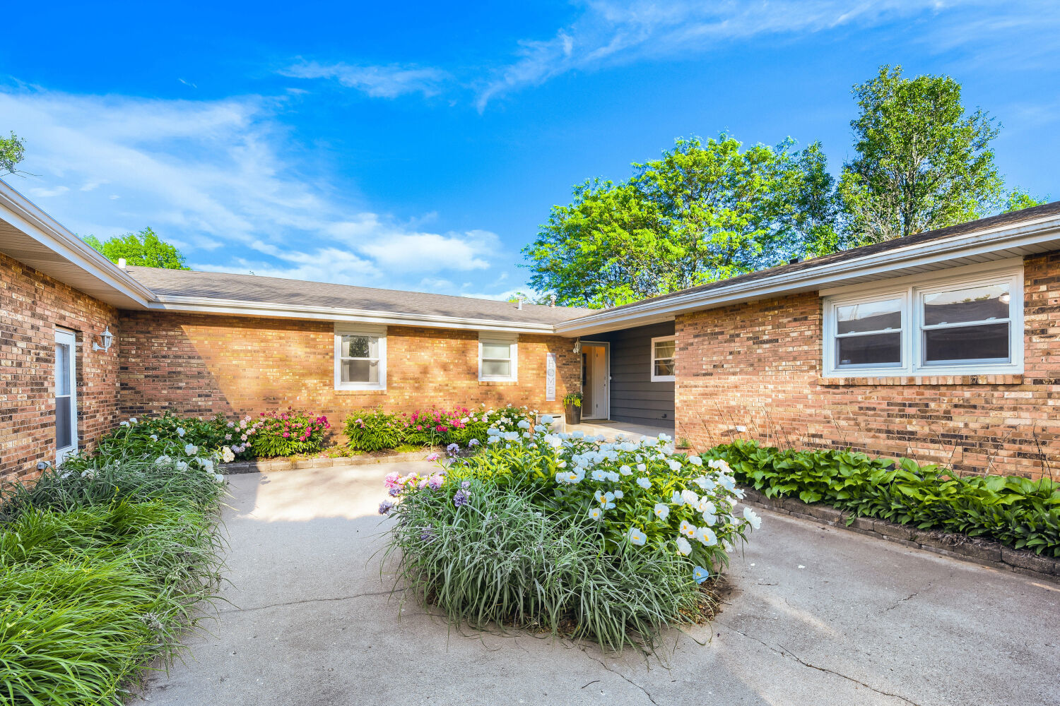 9 Tomahawk Trail, Oswego, IL 60543
