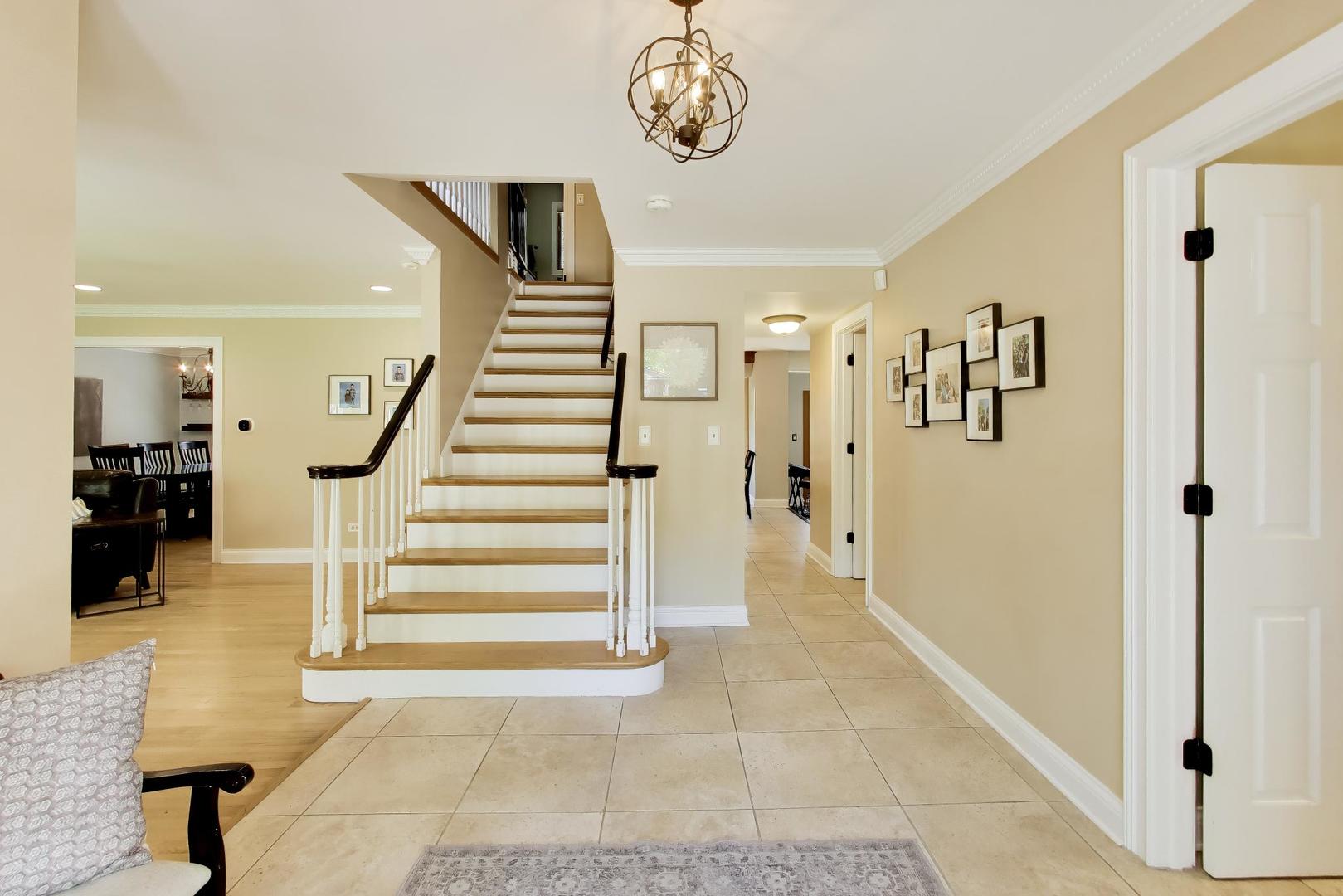 1310 W Hampton Place, Palatine, IL 60067