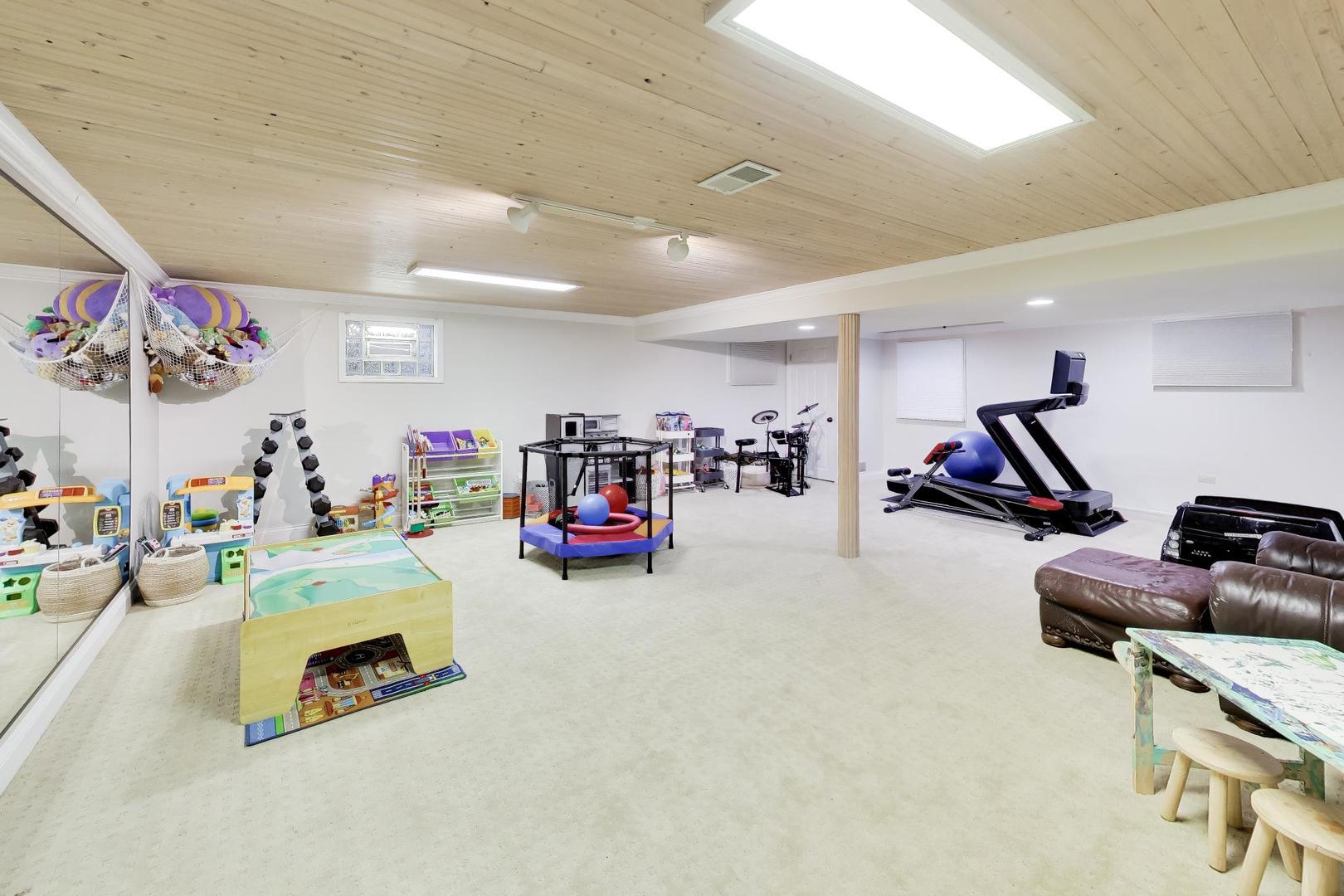1310 W Hampton Place, Palatine, IL 60067
