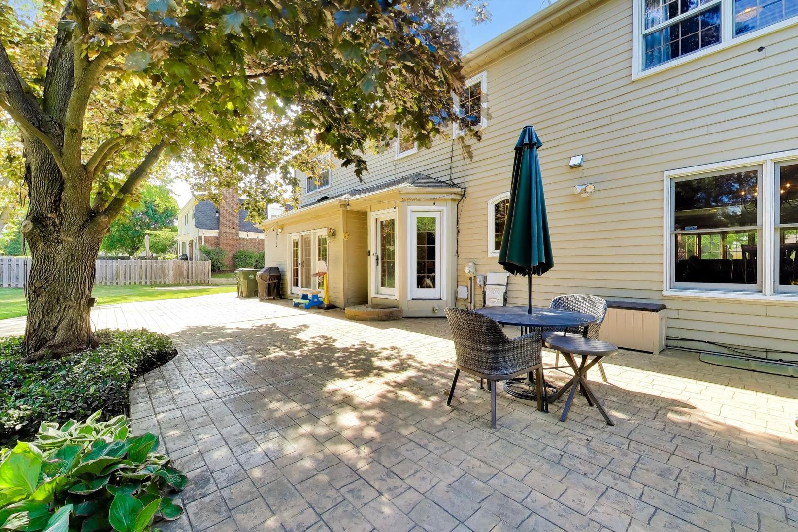1310 W Hampton Place, Palatine, IL 60067