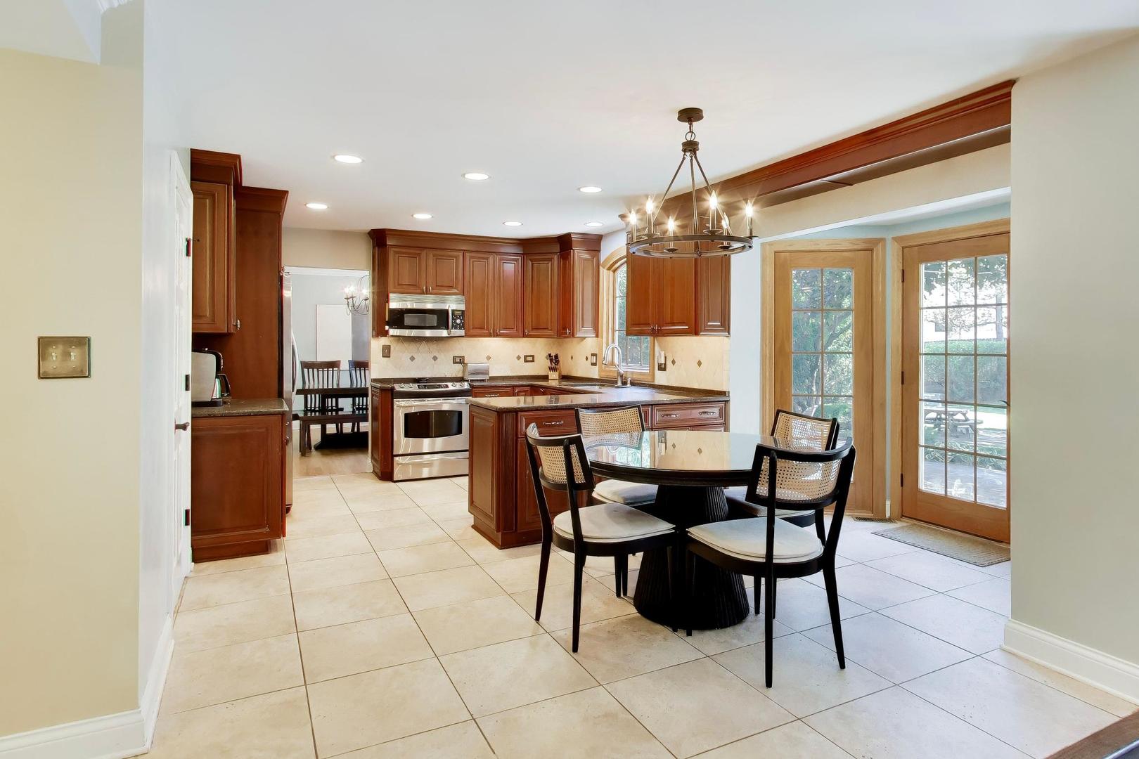 1310 W Hampton Place, Palatine, IL 60067