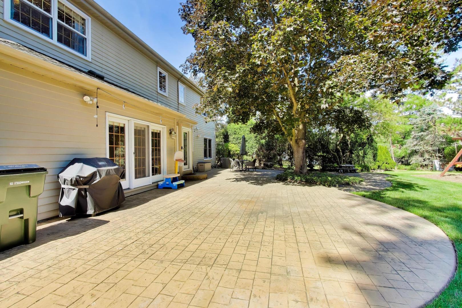 1310 W Hampton Place, Palatine, IL 60067