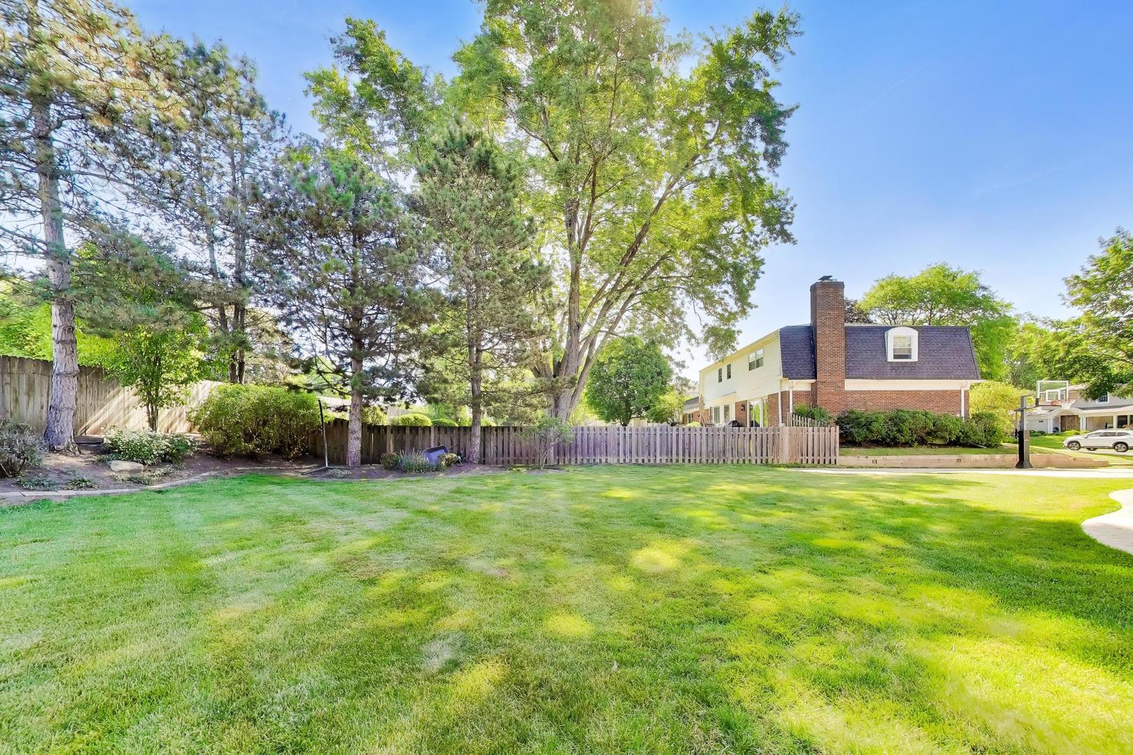 1310 W Hampton Place, Palatine, IL 60067