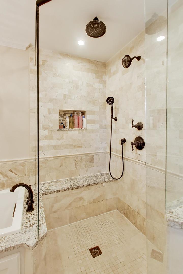1310 W Hampton Place, Palatine, IL 60067