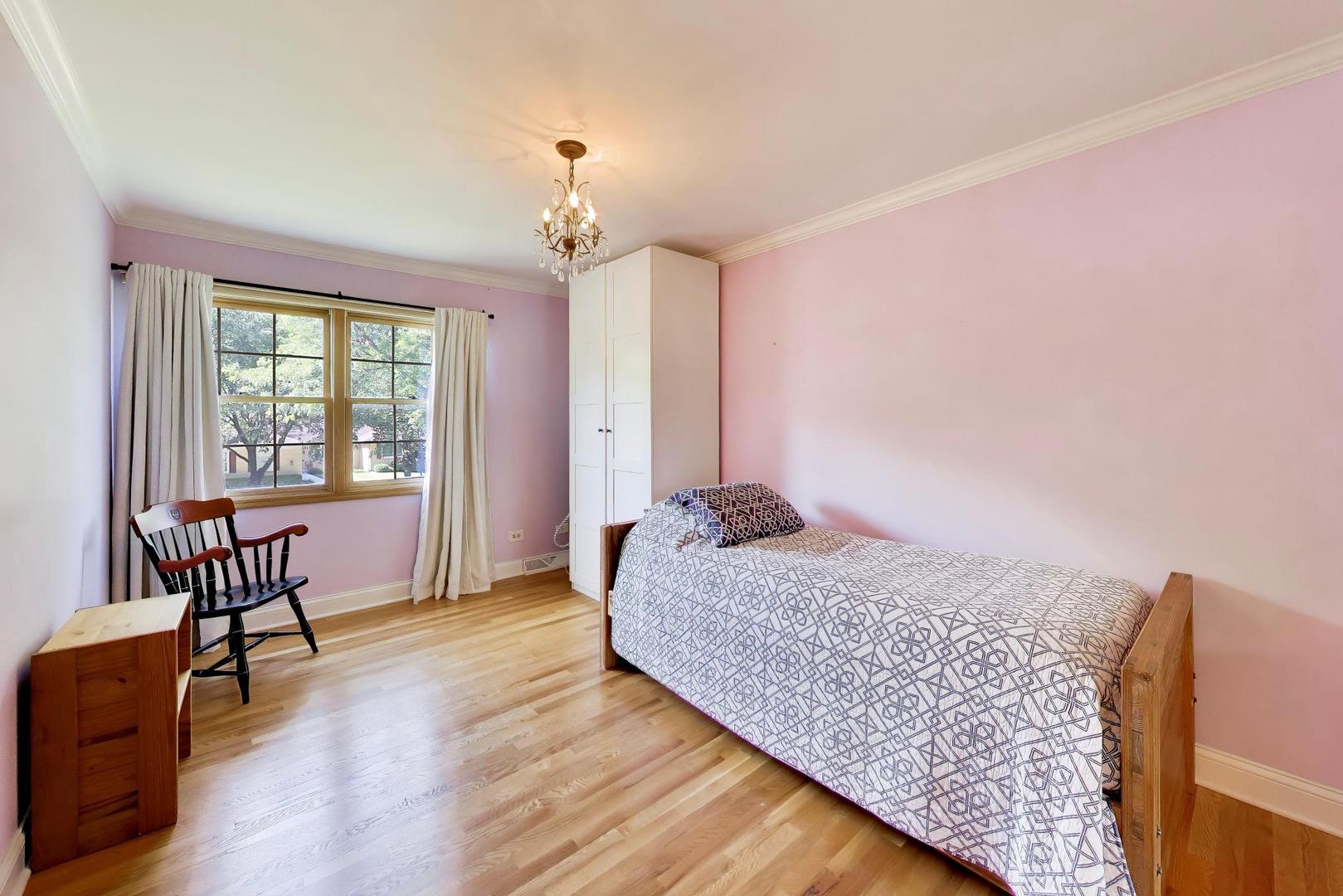 1310 W Hampton Place, Palatine, IL 60067