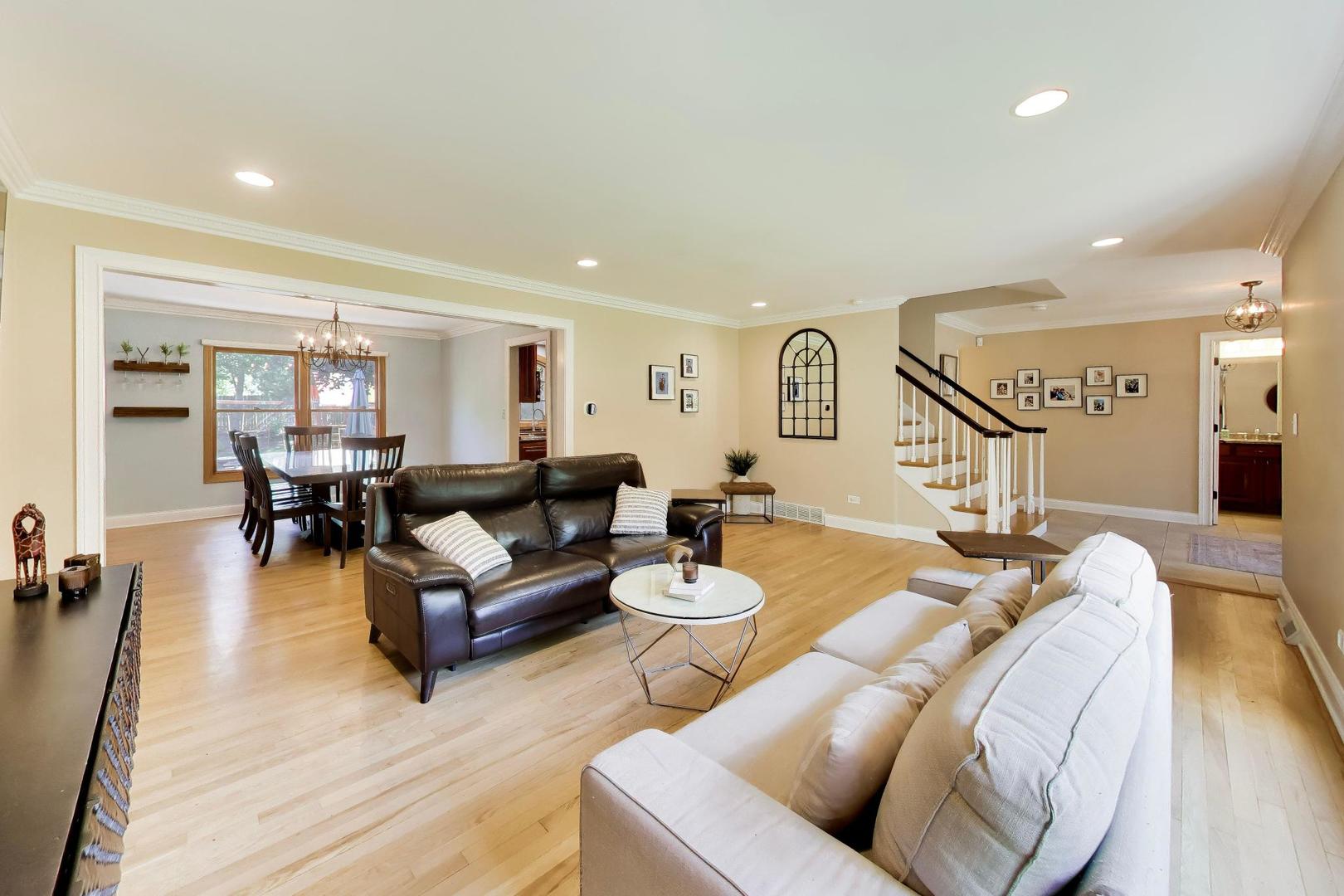 1310 W Hampton Place, Palatine, IL 60067