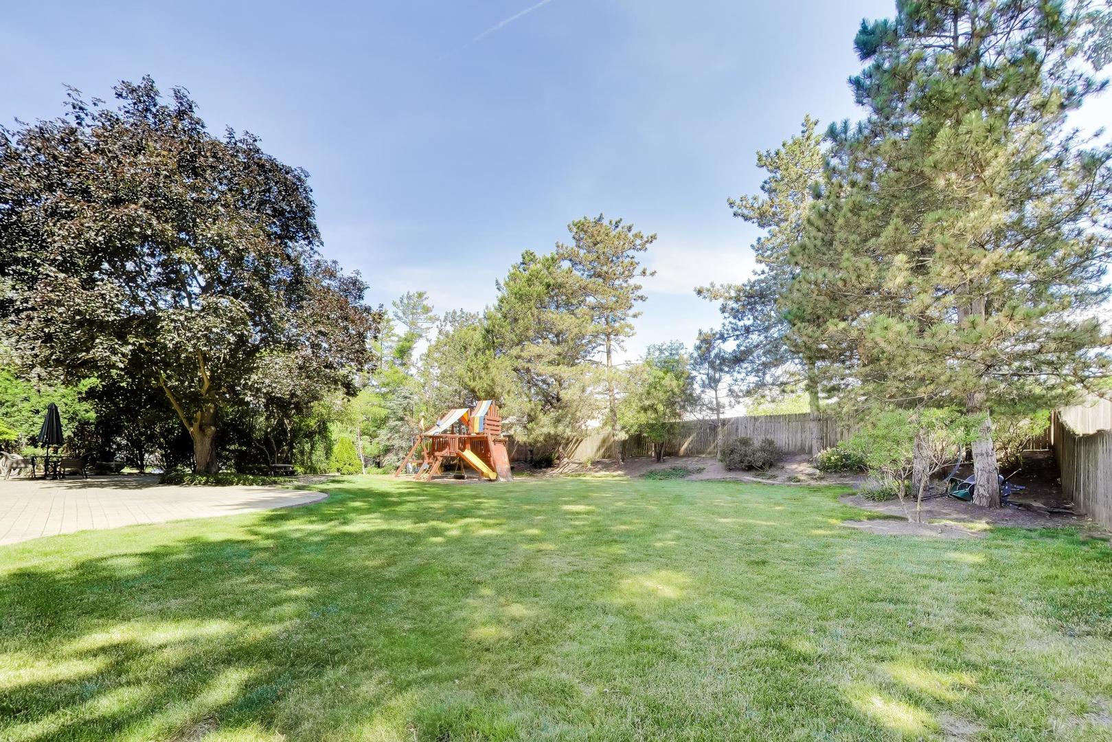 1310 W Hampton Place, Palatine, IL 60067