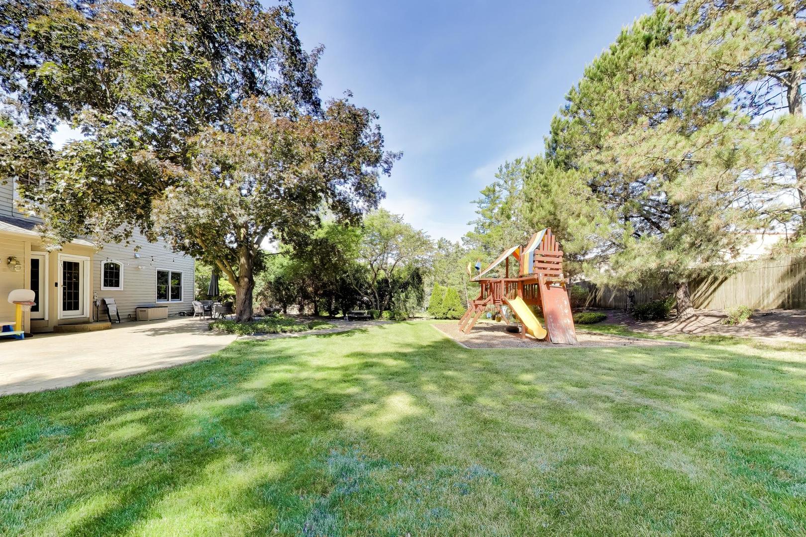 1310 W Hampton Place, Palatine, IL 60067
