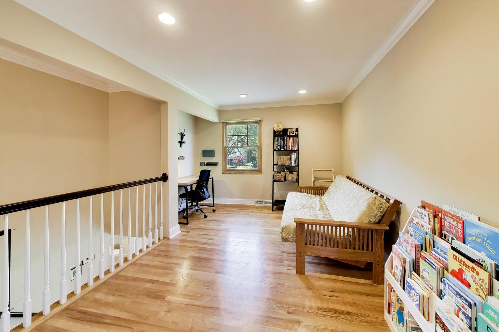 1310 W Hampton Place, Palatine, IL 60067