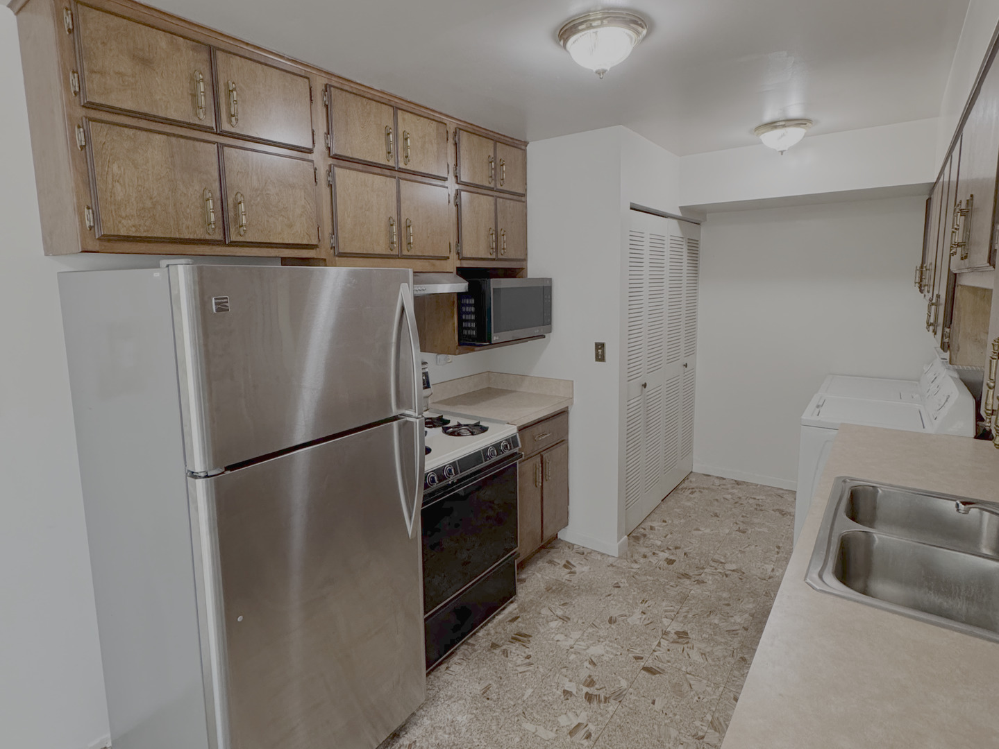 1674 Williamsburg Court #D, Wheaton, IL 60189