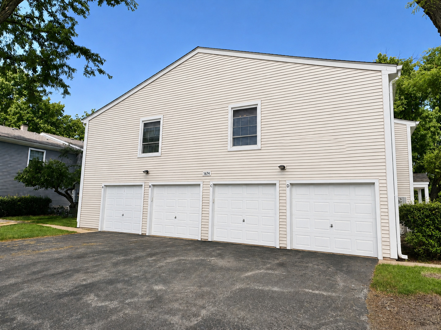 1674 Williamsburg Court #D, Wheaton, IL 60189