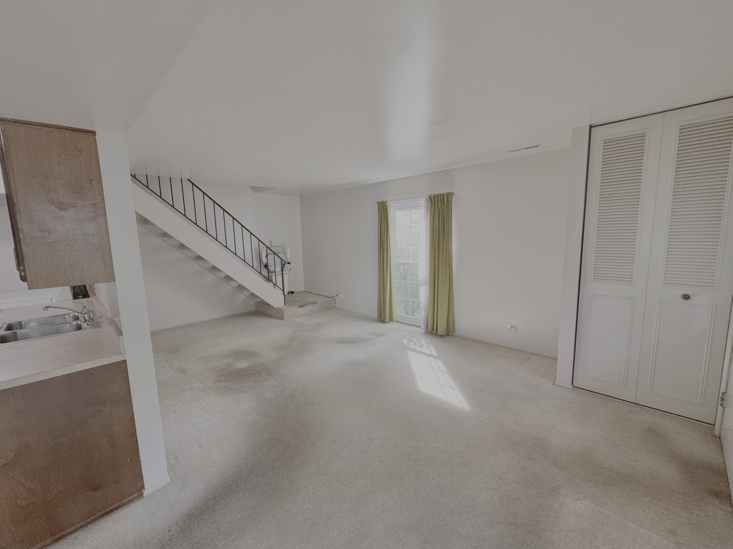 1674 Williamsburg Court #D, Wheaton, IL 60189