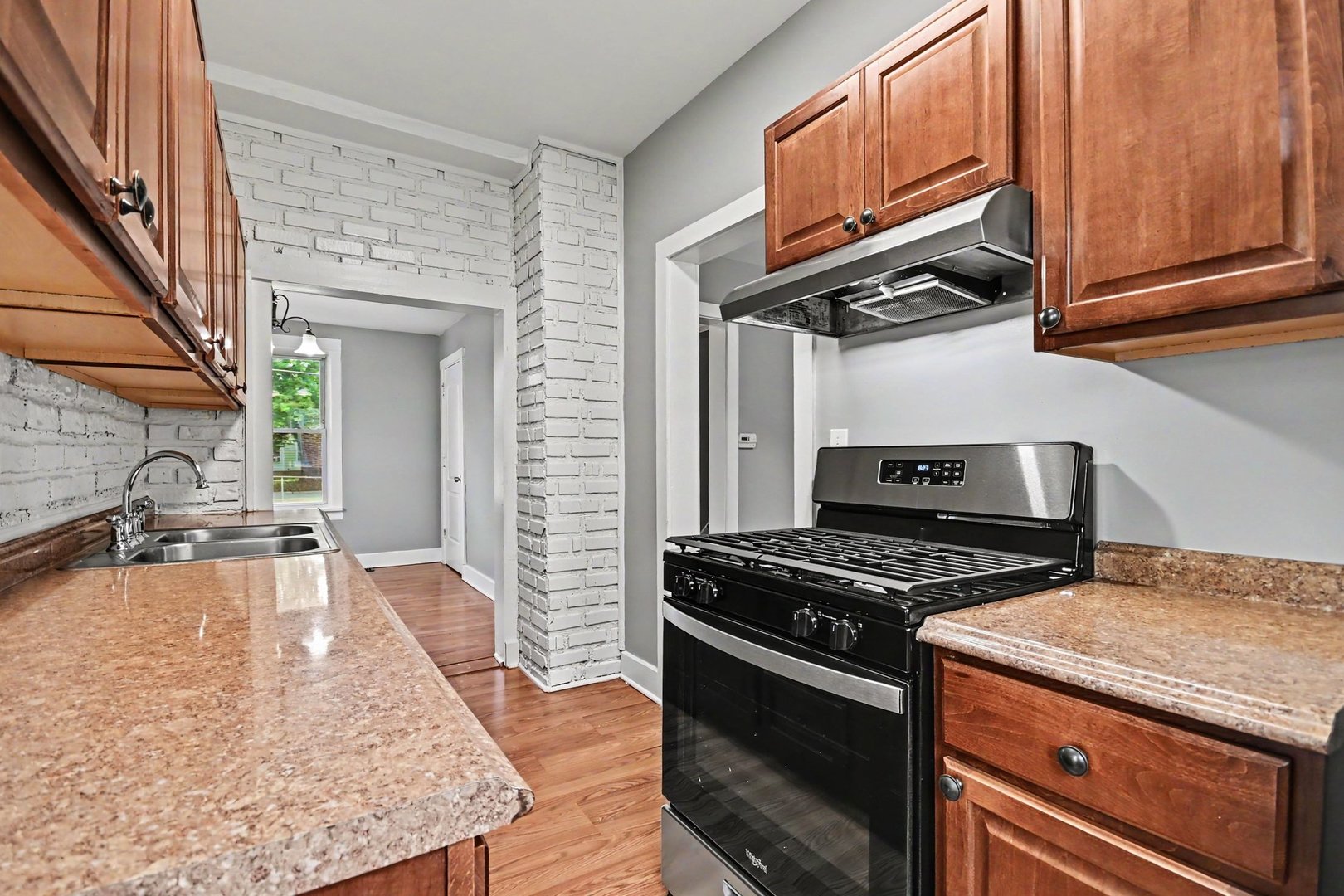 312 N Locust Street, Aurora, IL 60506