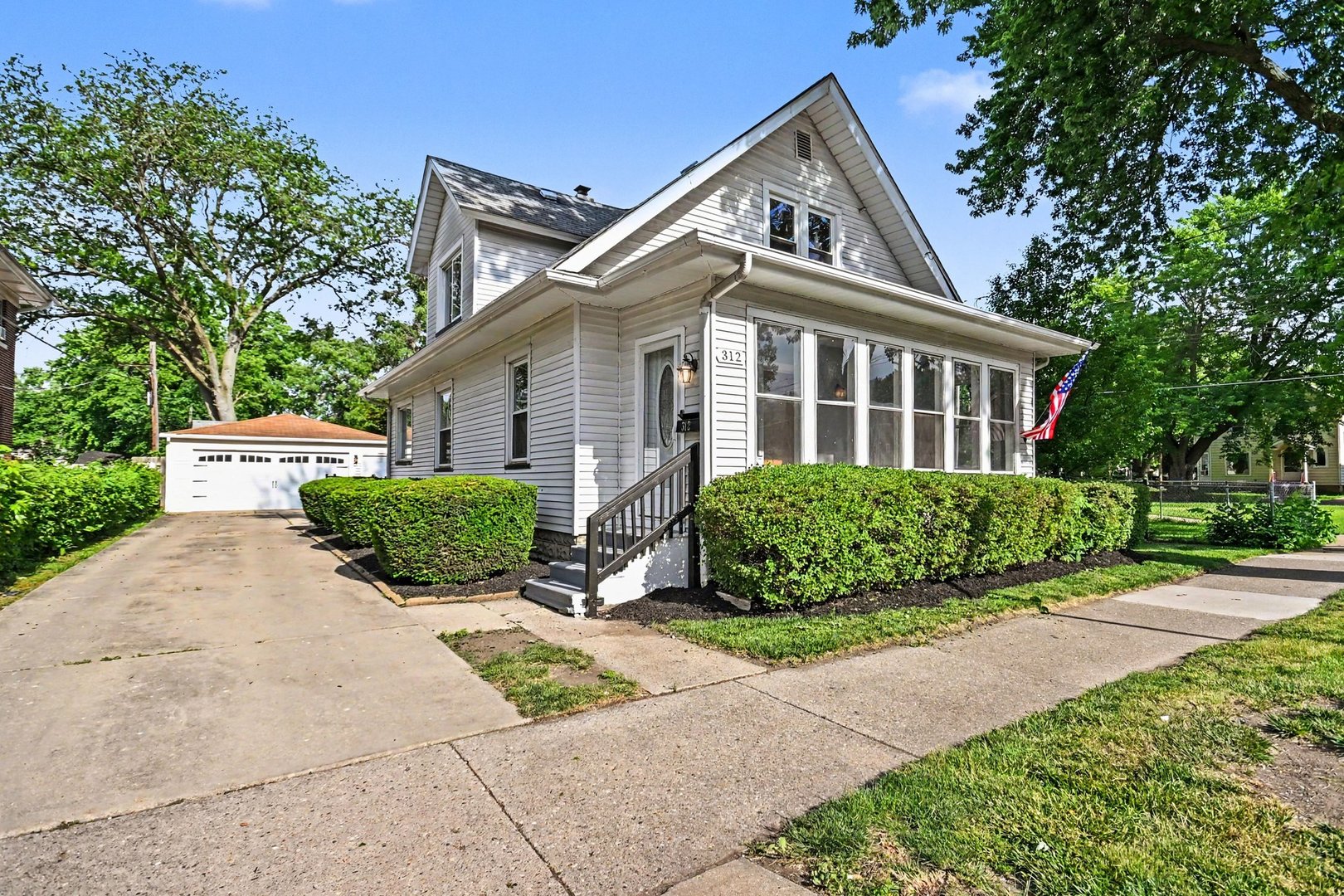 312 N Locust Street, Aurora, IL 60506