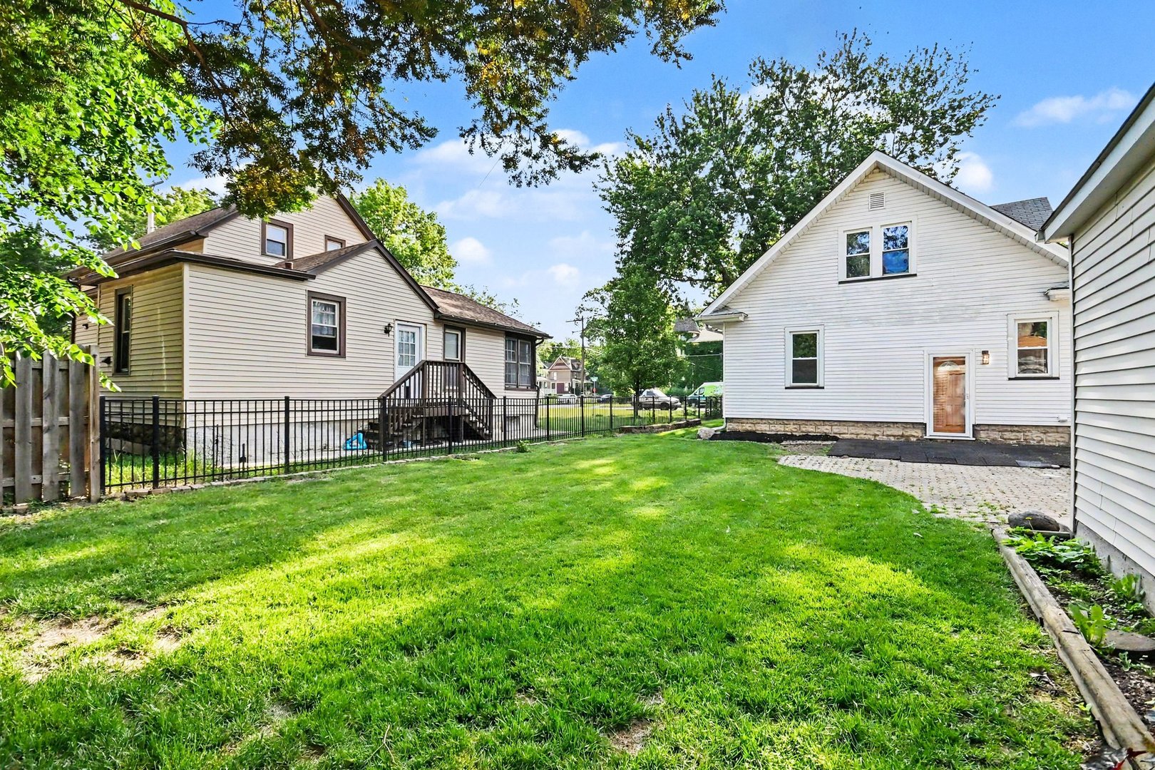 312 N Locust Street, Aurora, IL 60506