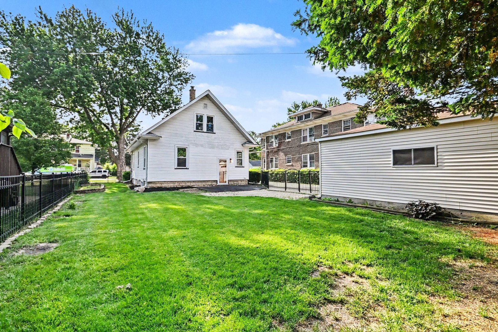 312 N Locust Street, Aurora, IL 60506