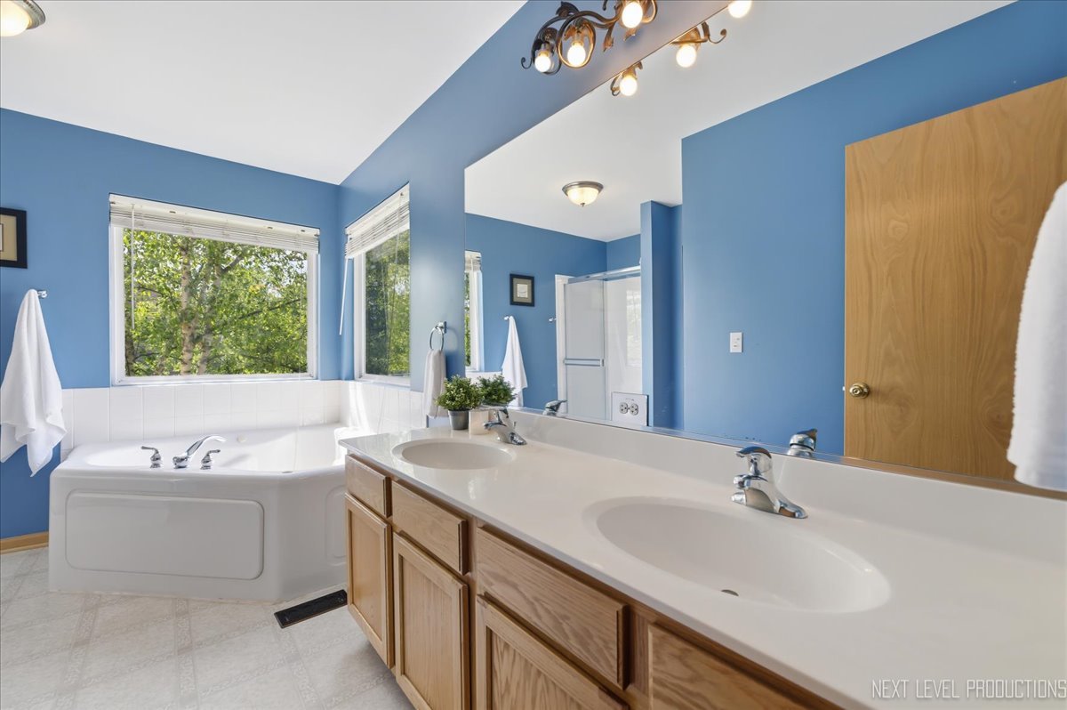 1291 McDole Drive, Sugar Grove, IL 60554