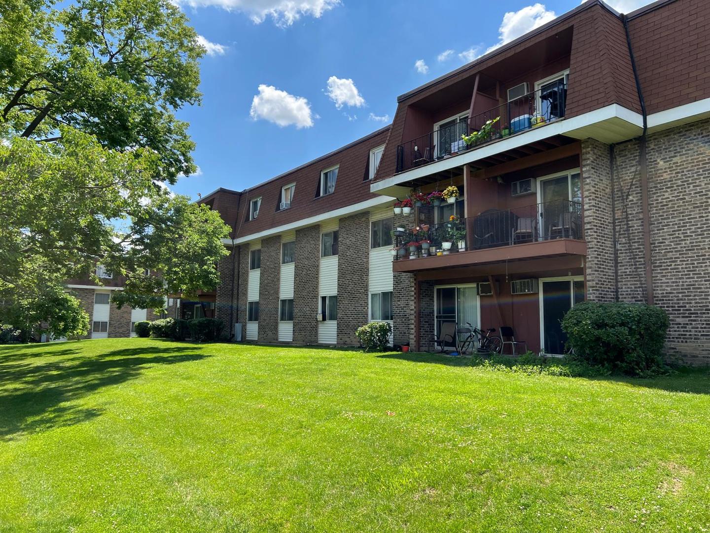 1085 Knoll Lane #207, Hoffman Estates, IL 60194