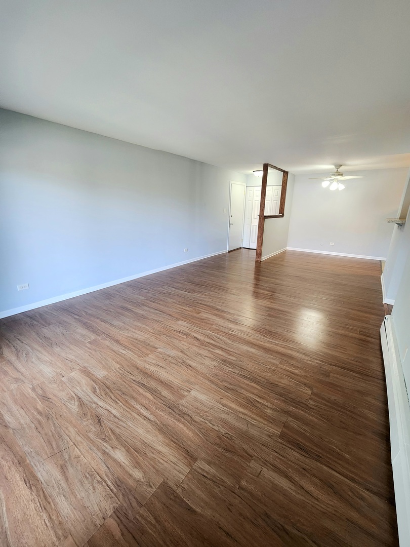 1085 Knoll Lane #207, Hoffman Estates, IL 60194
