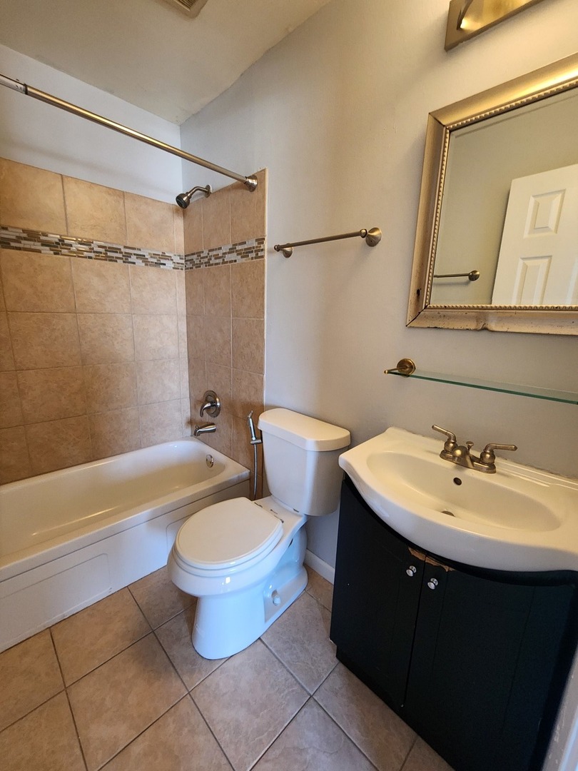 1085 Knoll Lane #207, Hoffman Estates, IL 60194