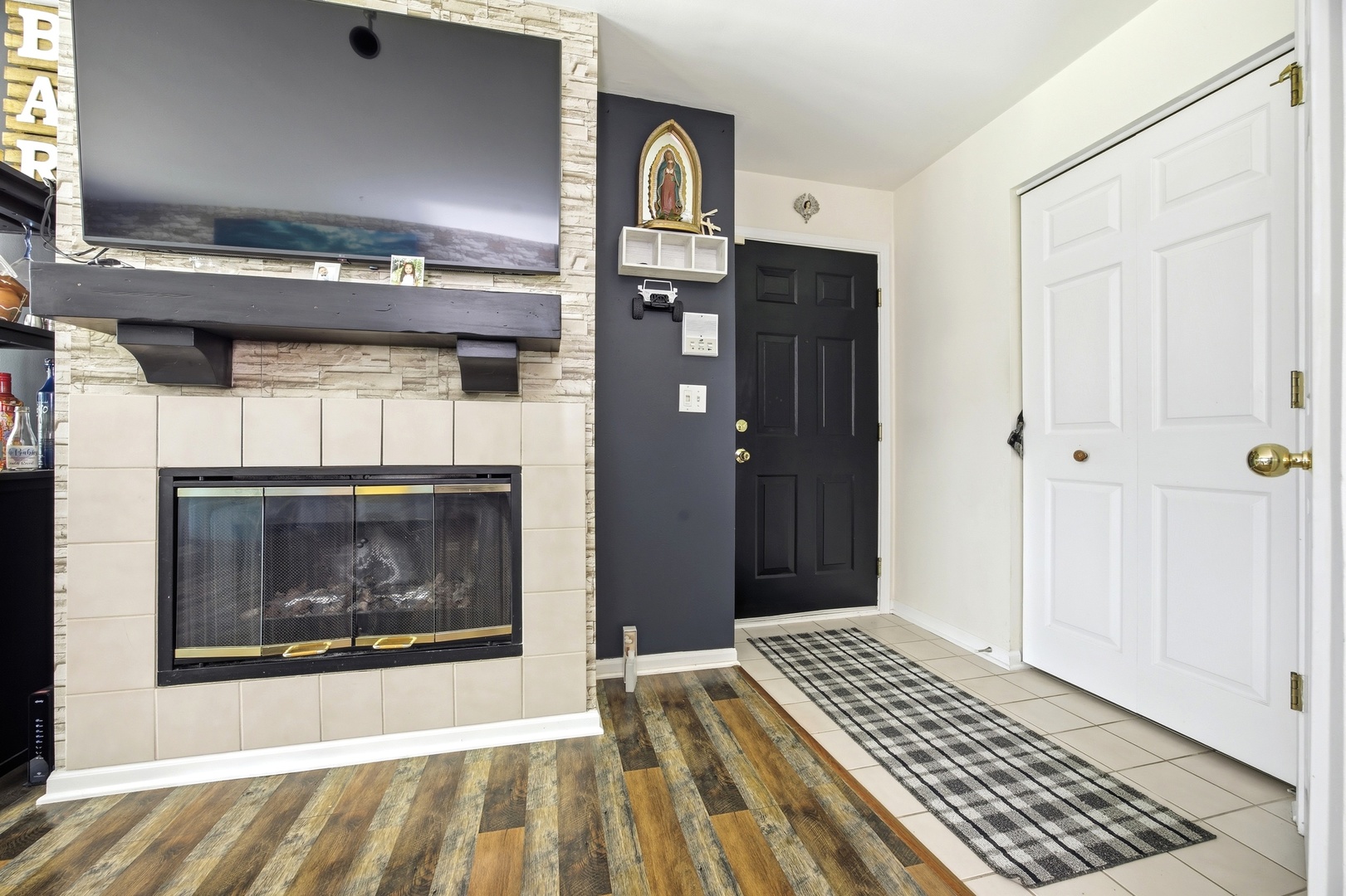 383 Woodview Circle #A, Elgin, IL 60120