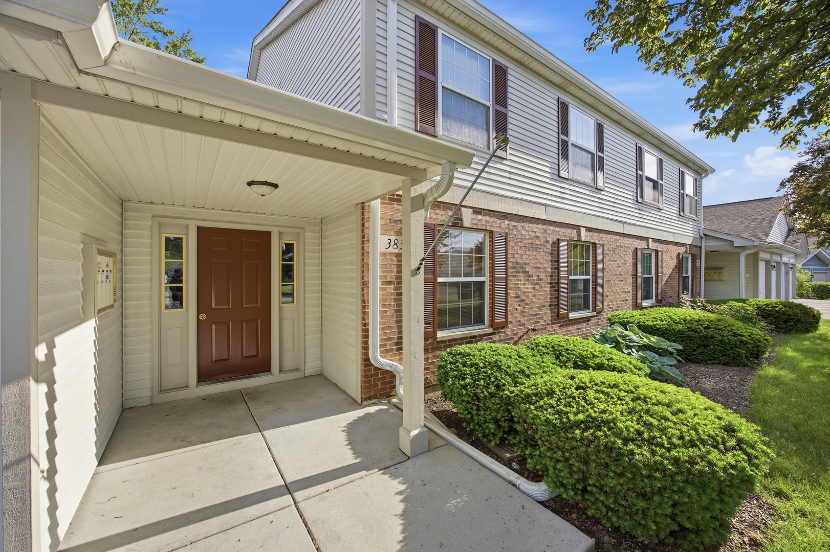 383 Woodview Circle #A, Elgin, IL 60120