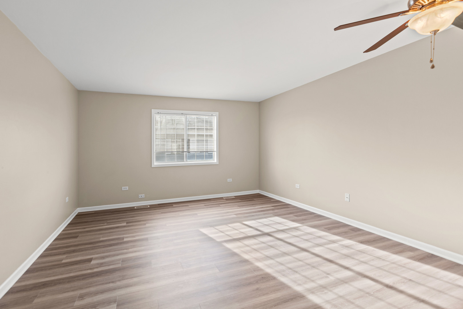 3490 WILLOWVIEW Court, Aurora, IL 60504