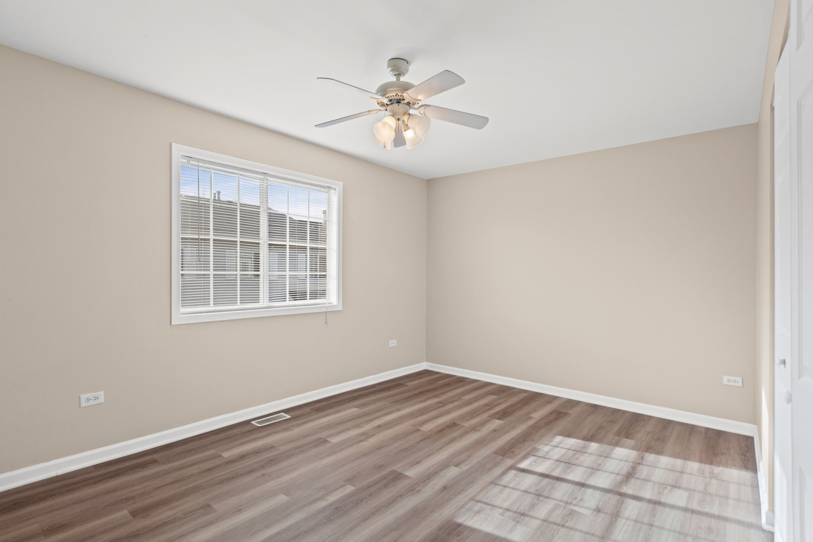 3490 WILLOWVIEW Court, Aurora, IL 60504