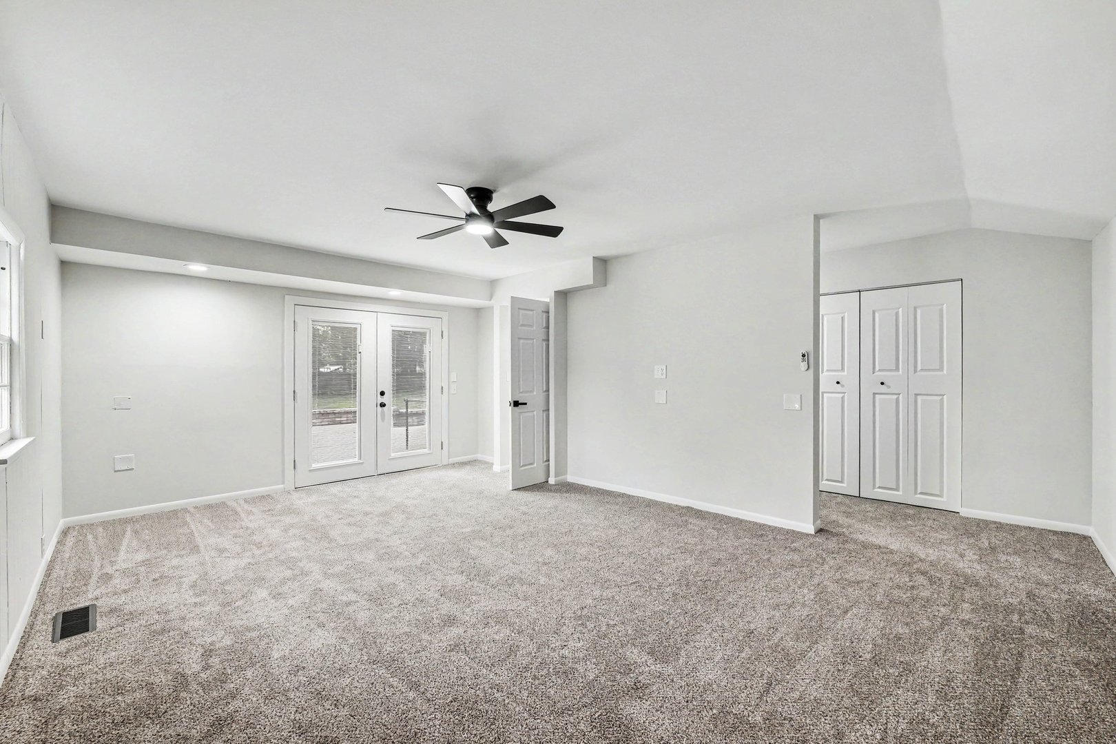 936 Old Indian Trail, Aurora, IL 60506