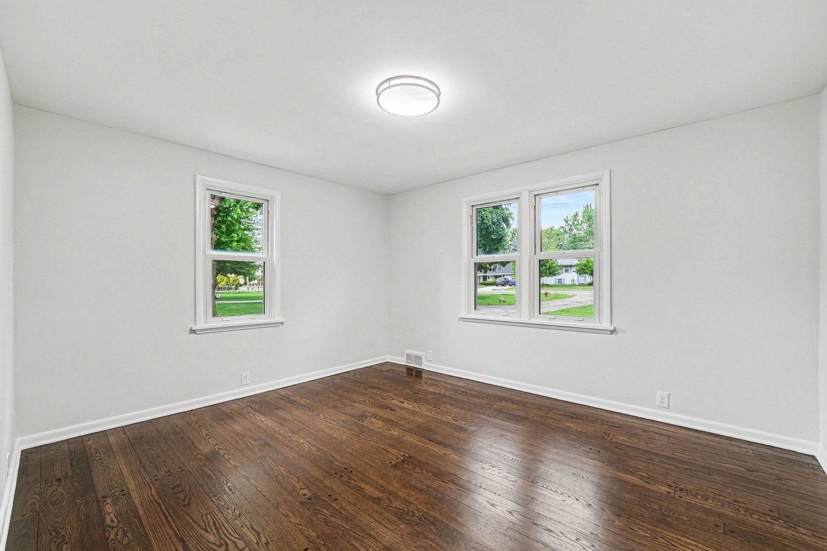 936 Old Indian Trail, Aurora, IL 60506
