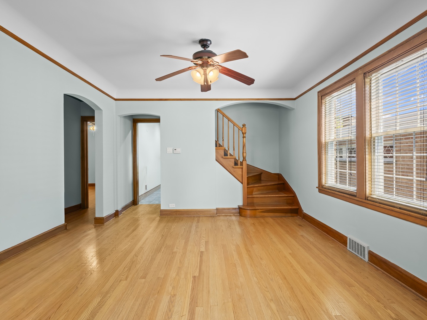 6950 W Barry Avenue, Chicago, IL 60634