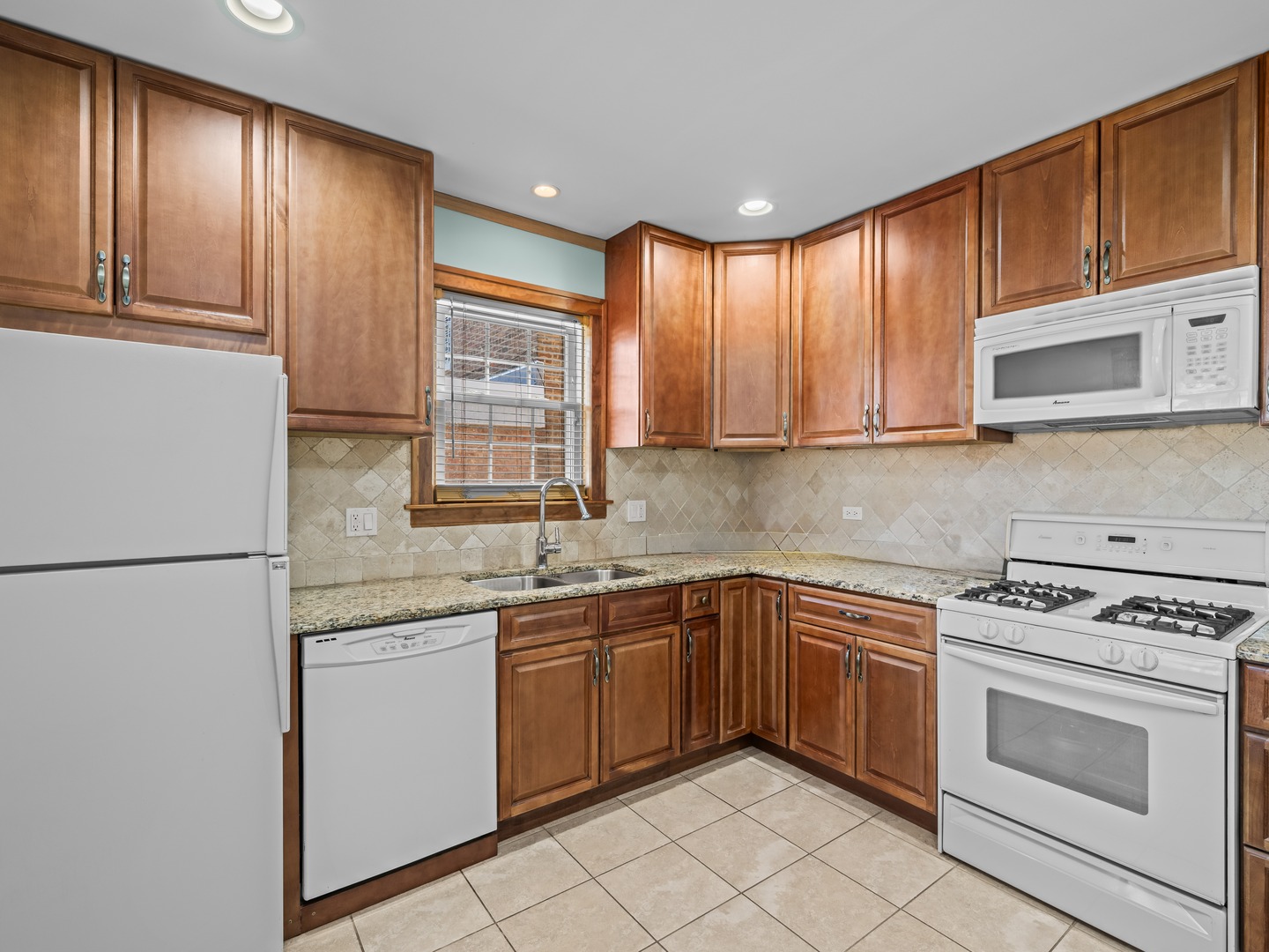 6950 W Barry Avenue, Chicago, IL 60634