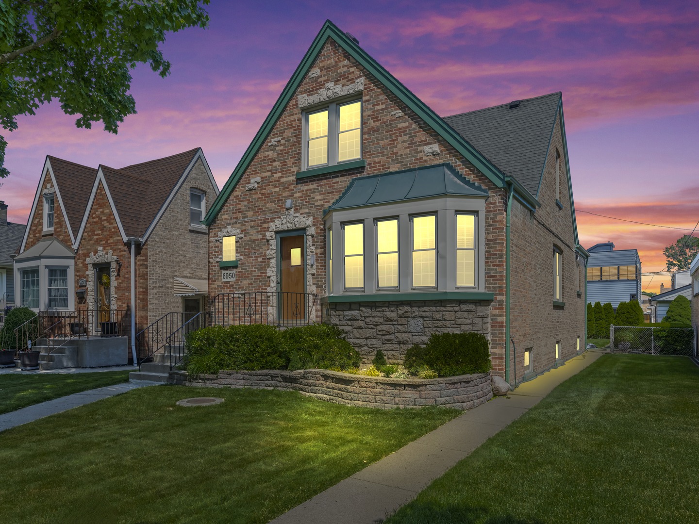 6950 W Barry Avenue, Chicago, IL 60634