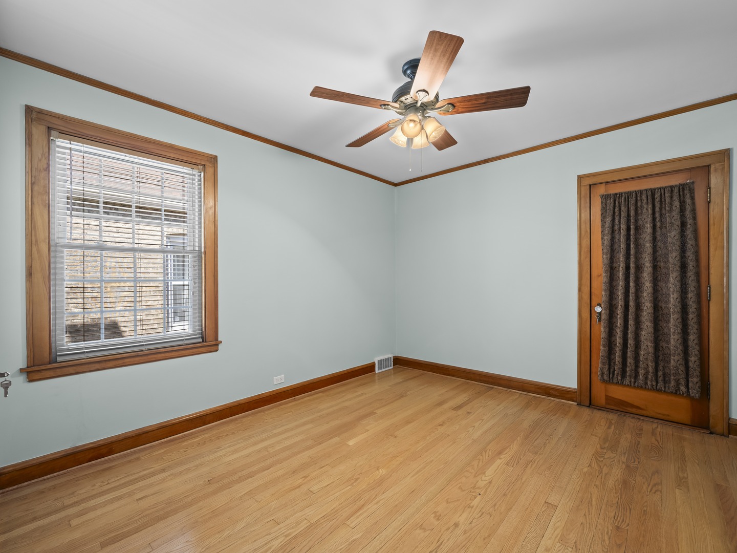 6950 W Barry Avenue, Chicago, IL 60634