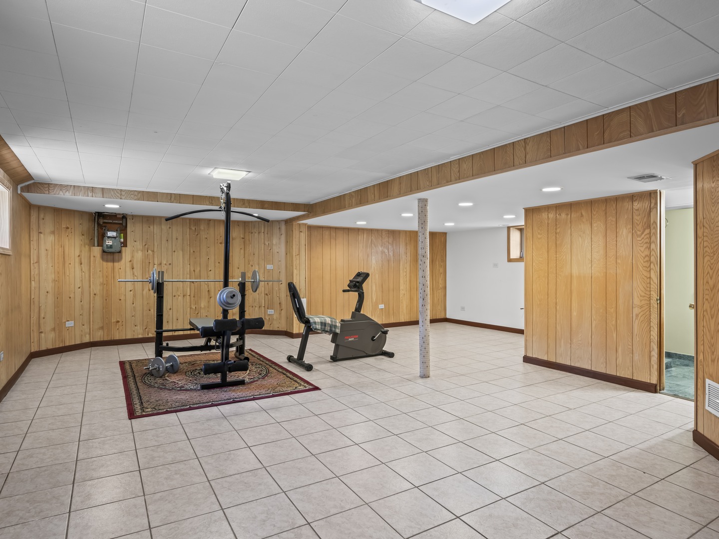 6950 W Barry Avenue, Chicago, IL 60634