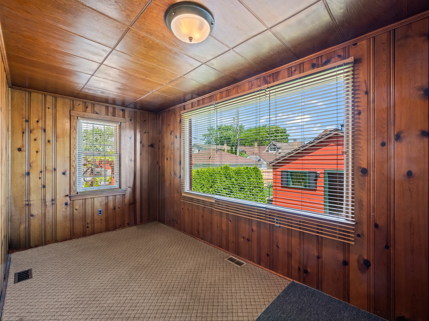 6950 W Barry Avenue, Chicago, IL 60634