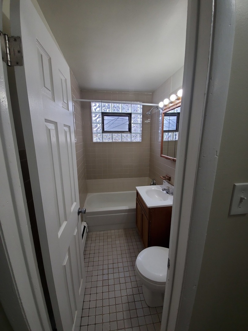 7445 W 64th Street, Summit, IL 60501