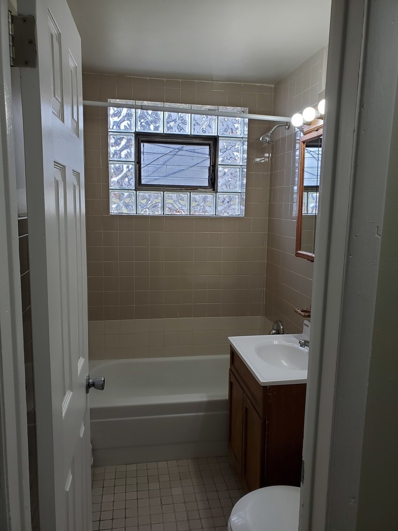 7445 W 64th Street, Summit, IL 60501
